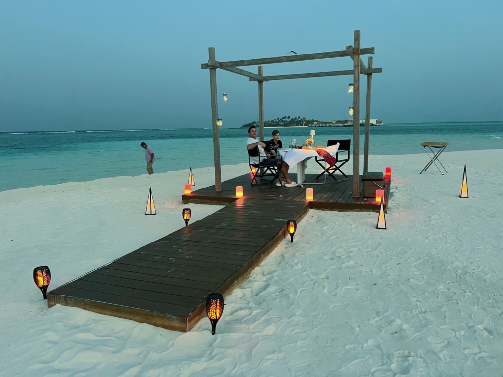 Utsikt over bordet hvor vi satt og spiste middag på standa.