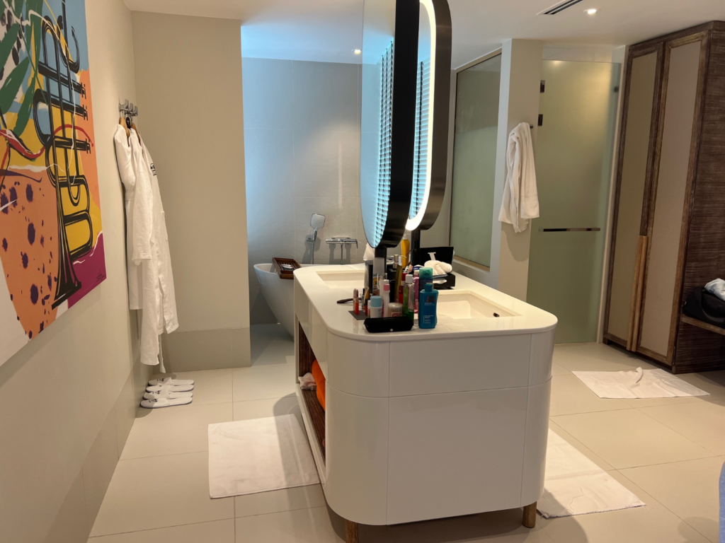 Badet - stor og romslig.