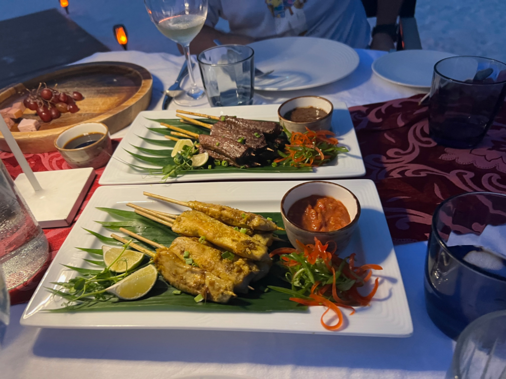 Grillspyd med ulike kjøttyper.